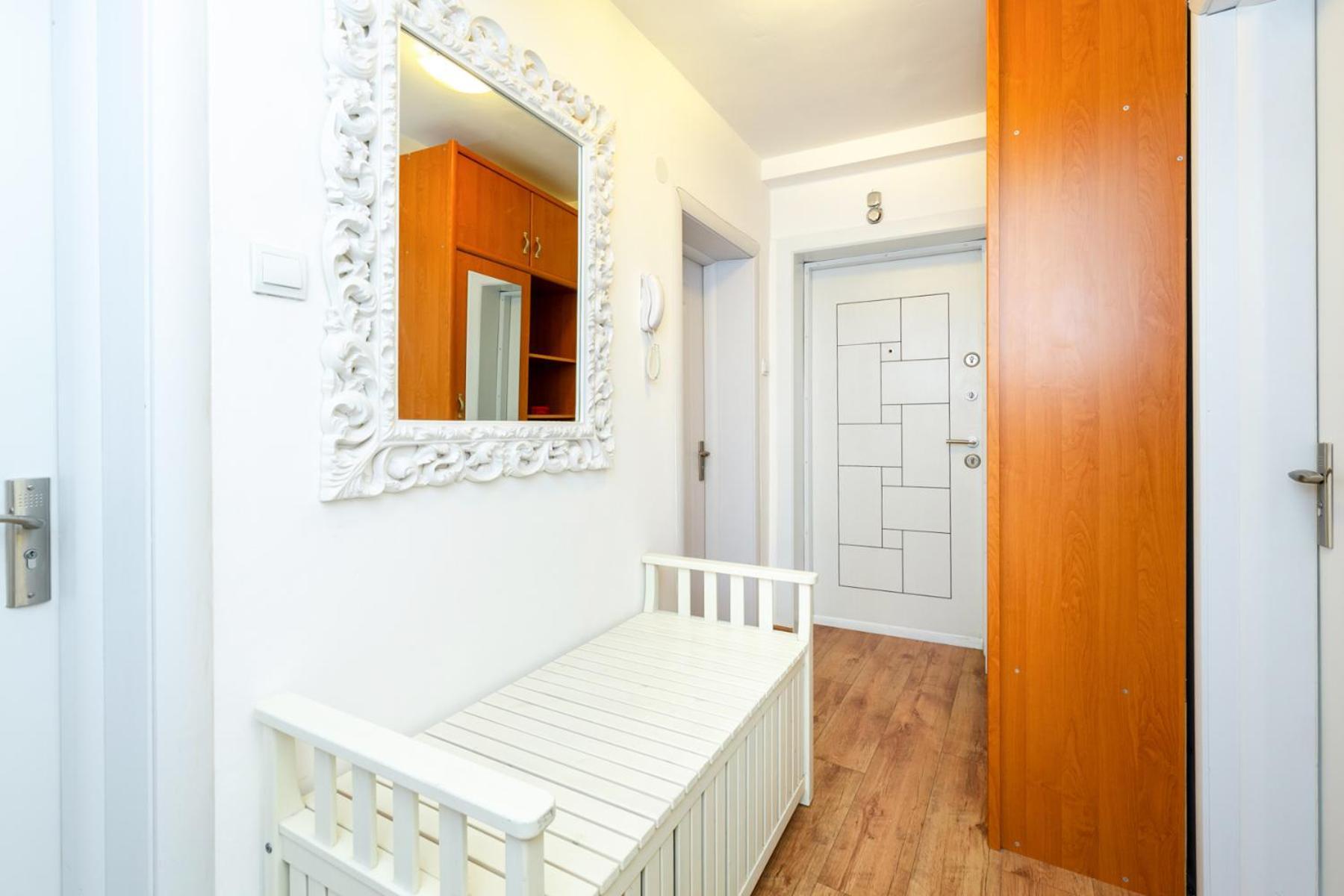 The White Apartment - Free Parking Sofia Eksteriør billede